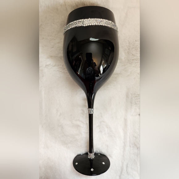 Hand painted wine glass with "40" beautiful Crystal encrusted - new in box - Picture 12 of 15